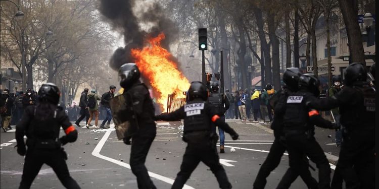 En Europa, la ira popular se extiende 1 En Europa, la ira popular se extiende