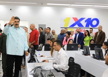 1×10:  Removiendo las telarañas del burocratismo