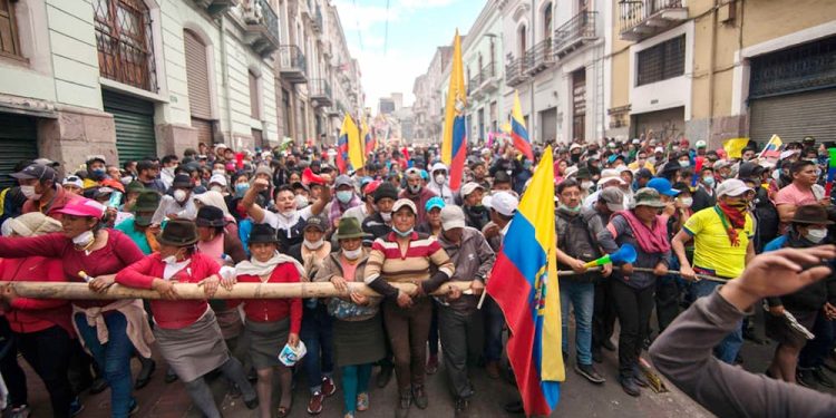Irene León: “En Ecuador, el caos del modelo neoliberal”. 1 Irene León: “En Ecuador, el caos del modelo neoliberal”.
