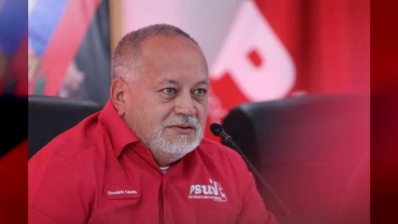 La derecha ladra, pero el pueblo no la sigue 2 "Si en Venezuela
se produce una
acción militar de
fuerzas extranjeras,
todos aquellos que
hayan solicitado
una invasión serán
considerados
enemigos de esta
Patria y recibirán
el mismo trato
reservado a los
enemigos del país",
Diosdado Cabello