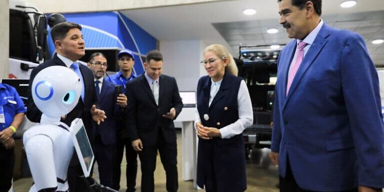 Sophía y la llegada del 5G a Venezuela 1 Destacaron los anuncios sobre la llegada del 5G al país y la visita de Sophía, la famosa robot humanoide con inteligencia artificial desarrollada por Hanson Robotics