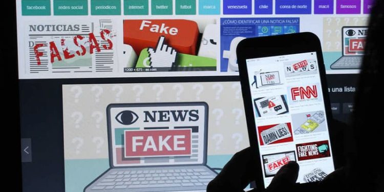 La revolución frente al espejo 1 Son los momentos en que la atención se extravía en esa sobredosis de información que también fluye en las redes en torno al holocausto de Israel contra Palestina o la reapertura del diálogo en México, o en los intríngulis de un mapa, complejo, por lo demás, cuyos planos saltan a la vista mostrando los rasgos de "la nueva época