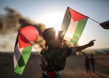 Aunque no lo expresen abiertamente las potencias occidentales defienden el derecho del Estado de Israel a ocupar, reprimir, asesinar y realizar limpiezas étnicas de palestinos. Por eso nunca jamás veremos el mensaje de un mandatario internacional reconociendo el derecho de Palestina a defenderse después de 100 años de colonización, guerra y ocupación