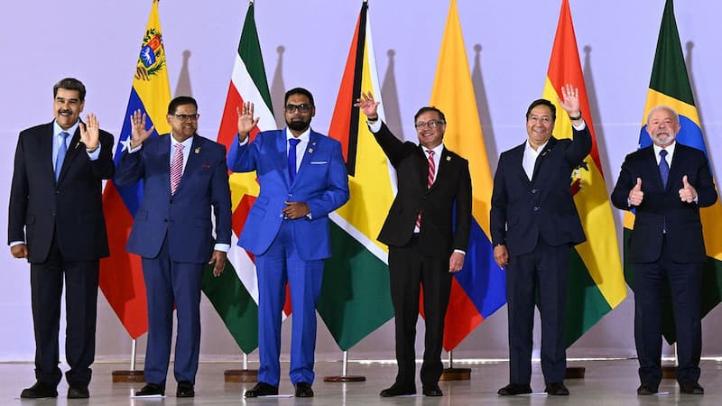 La Unasur se había convertido en una amenaza para EEUU que necesitaba ser derrotada, porque  estaba rompiendo el esquema y el modelo tradicional de integración: se iba a construir la integración de los pueblos y no la de los banqueros.