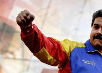 “Nicolás cumple, cumplimos con Nicolás” 3 No ha sido fácil para la revolución bolivariana llegar a su 25º aniversario y celebrar su elección número 30 con el referéndum consultivo sobre el Esequibo el próximo 3 de diciembre. Ha sido posible porque el pueblo ha mantenido un altísimo nivel de conciencia, aunado a la sabia acción del gobierno bolivariano