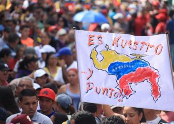 Se trata de defender el derecho a nuestra existencia como Nación, como Estado, a defender el legado histórico de nuestros ancestros, de nuestros libertadores, de defender las luchas heroicas de nuestro pueblo en pro de la justicia y la libertad