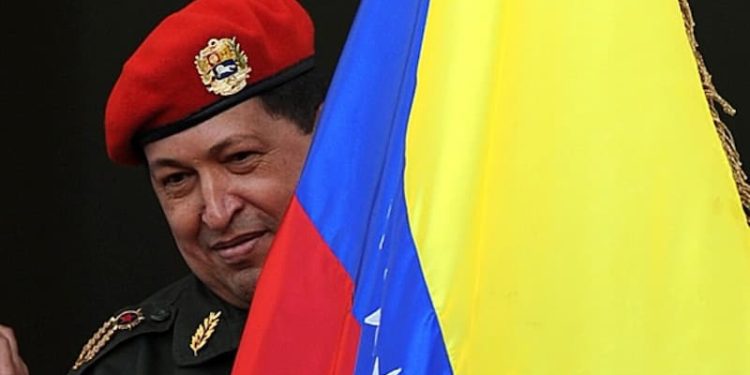“Nosotros, somos un pueblo de libertadores y ahora tenemos que demostrarlo de nuevo ante la historia y ante el mundo entero. Por eso digo que tenemos cómo cumplir la tarea, tenemos la fuerza que traemos de siglos; tenemos el coraje acumulado de muchos años; y ahora yo, consciente de esa fuerza que tienen ustedes, que tenemos los venezolanos, convoco a que todos apliquemos de vigor nuestra fuerza para salvar la Patria (...) Moral y Luces son los polos de la República”, Hugo Chávez