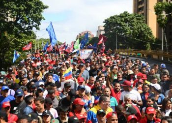 Otra vez episodios planeados desde afuera para derramar sangre y fragmentar la sociedad venezolana; para provocar una guerra civil. Son intentos desesperados de la extrema derecha que pidió sanciones e invasión del país y que ahora retoma el plan golpista” Vladimir Padrino