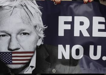 Assange y el fake news en Gaza 1 Hoy, Assange está en manos de la justicia británica, con mucho riesgo de ser llevado a Estados Unidos, donde probablemente sea torturado y asesinado. En estos días deben decidir su destino