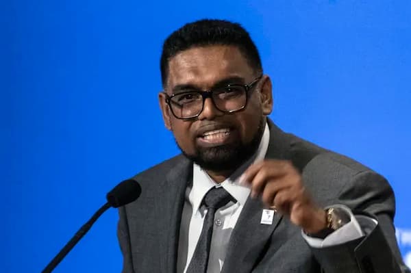 Irfaan Ali empleado de la ExxonMobil