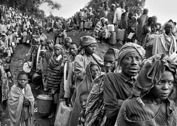 Genocidio en Ruanda 10 “Lo que ocurrió en Ruanda no es un genocidio planeado por los hutus. Es un cambio de régimen. Un golpe terrorista perpetrado por Kagame con la ayuda de fuerzas extranjeras. Personalmente le escribí a Bill Clinton para decirle que sus políticas fueron un fracaso en África”, Cynthia McKinney