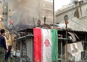 Irán: dignidad y sabiduría contra el "perro rabioso" 9 Insistir en el "riesgo nuclear" que vendría de Rusia o Irán sirve para ocultar que, en manos del "perro rabioso" al servicio de los EE.UU., hay bombas nucleares, y que países como Italia, que sirven de portaaviones a las agresiones de la OTAN, son almacenes de bombas nucleares estadounidenses