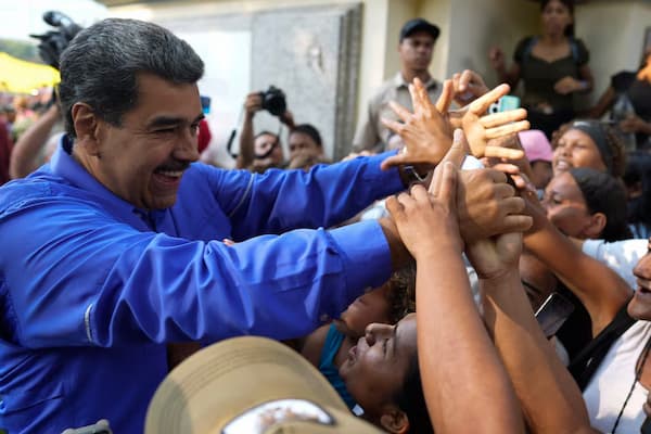 Dos logros en tiempos díficiles 2 El chavismo
ha logrado un
conjunto
de decisiones para la
inclusión de todos
y todas en la
sociedad venezolana,
a diferencia de la
Cuarta República
que solo obstaculizó
toda posibilidad de
desarrollo soberano