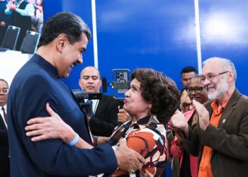 Cumplir con la verdad es norma irrenunciable, este oficio no es para observadores pasivos