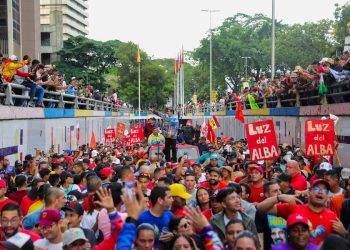 Crece apoyo a Maduro 7 A cada derrota de la derecha fascista, crece la moral del pueblo venezolano; la unidad cívico-militar y también la solidez de los órganos de justicia venezolana para actuar de manera implacable en contra de los planes destabilizadores