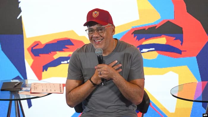 Diálogo: un nuevo intento 2 Es evidente que para la élite de poder de EEUU resulta muy incómodo y antinatural para su postura doctrinaria, abrir un compás de conversación con la Revolución Bolivariana, a la cual no ha podido derrotar con su guerra de baja y mediana intensidad en todos los órdenes