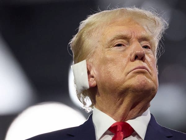 Se reavivó en el país el recuerdo de que cuatro presidentes norteamericanos murieron en atentados, aunque el más recordado ocurrió en 1963, cuando John F. Kennedy fue asesinado, recayendo la culpa en Lee Harvey Oswald, quien fue brutalmente abatido después
