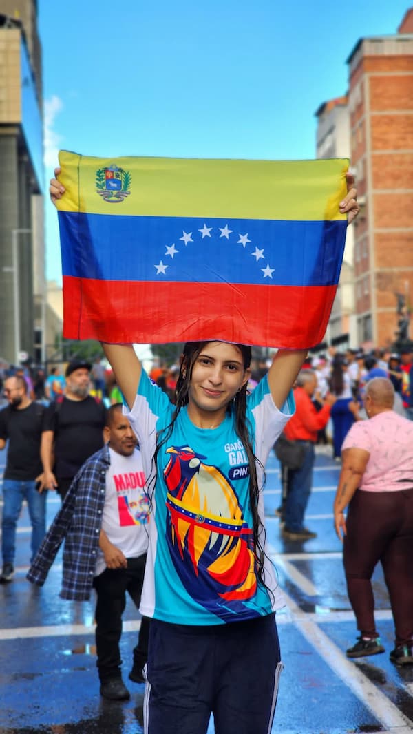 Venezuela con los ojos del mundo encima 2 No tiene sentido ser avestruces, lo que está en juego es el fetichismo de la democracia burguesa, que explica en esencia porqué sus gobiernos se han entregado de pies y manos a los mecanismos que los han aplastado, sin aprovechar la fuerza de la lucha de clases