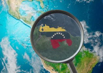 La elección en Venezuela es la disputa de las reservas probadas más grandes de petróleo, de las minas de oro y los grandes recursos minerales y naturaleza, es la disputa histórica del Monroísmo contra el Bolivarianismo, del fascismo contra la democracia