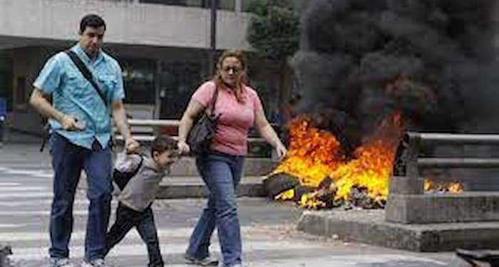 ¡Alerta! No son Guarimberos son Terroristas 1 La rabia y las rebeliones