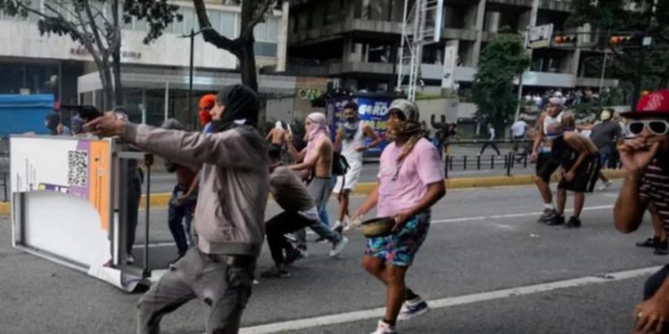 Crudas realidades 1 Es un sector político que para nada está comprometido con la democracia y el respeto a las instituciones republicanas, procurando fraguar una transición violenta, salvaje y dictatorial que barra al chavismo y al sistema político como un todo