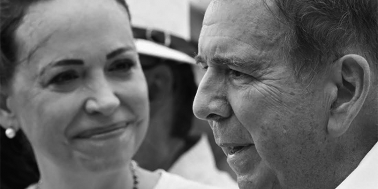 El rostro del fascismo 1 La magnitud del juego global que se juega contra el "laboratorio" bolivariano lo indican los repetidos ataques a sitios, cuentas o plataformas informativas de la izquierda: desde "La iguana tv", hasta "Con el Mazo dando", el exitoso programa de Diosdado Cabello, que fue borrado de youtube tras superar los 100.000 seguidores