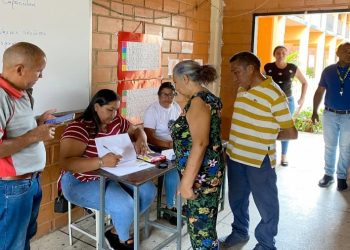 “Venezuela －afirmó el presidente－ tiene su propio modelo de democracia. Un modelo que estamos construyendo. No necesitamos injerencias, ni intervenciones. Venezuela tiene un Poder Popular, una Constitución, un cuerpo de leyes y, en ese marco, ha vuelto a ejercer su derecho al voto”