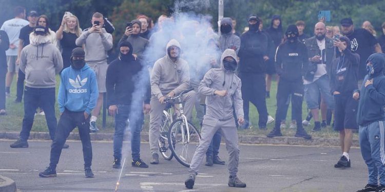 Equilibrio informativo 1 Hay medios que presumen de equilibrados, pero en el caso venezolano se les vuelan los tapones