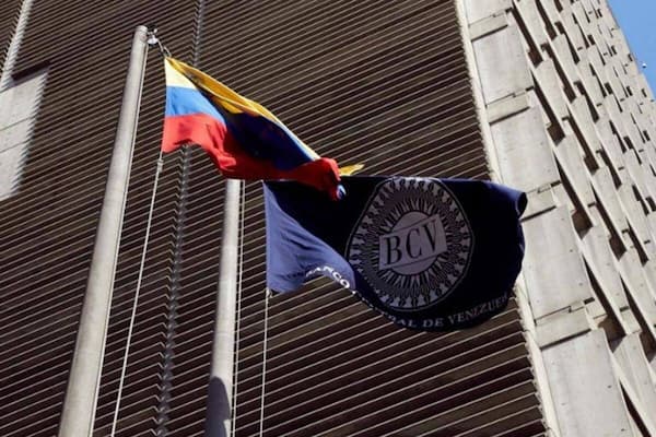 Posturas inquebrantables en dos frentes 2 Uno de los núcleos de este proceso debe ser la recuperación del estado de bienestar, que ya exhibe primeros resultados en materia de estabilidad económica, con todo y las amenazas que se puedan cernir para alterar este proceso