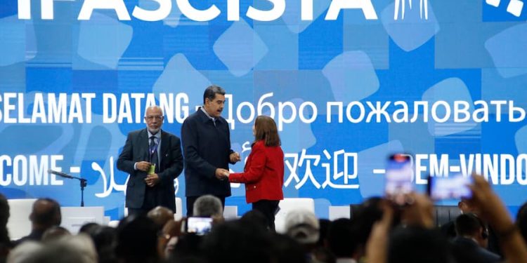 "Necesitamos diplomacia popular" 1 Nicolás Maduro cierra el Foro Parlamentario Mundial Antifascista