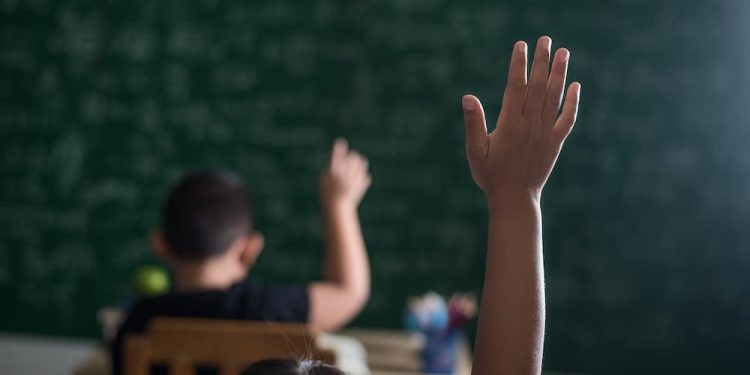 ¿Y vamos a seguir con el currículo por competencias? 1 Para Simón Rodríguez la educación tiene dos grandes objetivos, el primero derrotar la colonialidad; el segundo, acabar con la división de los seres humanos en clases sociales