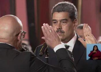 Juramentado el presidente reelecto por el pueblo Nicolás Maduro