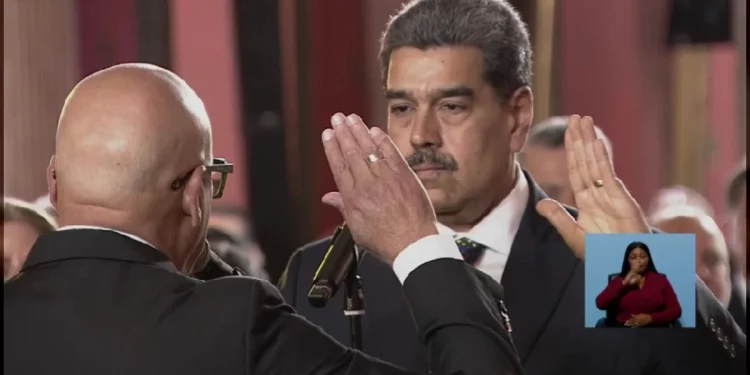 Juramentado el presidente reelecto por el pueblo Nicolás Maduro