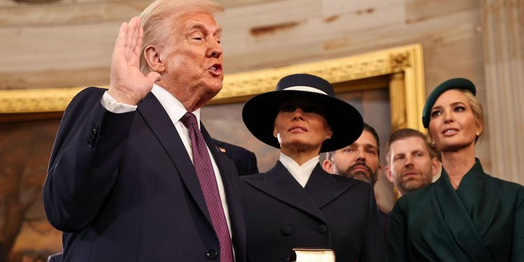 Trump promete “renacimiento de EE.UU.” y una deportación masiva de migrantes 1 Trump promete “renacimiento de EE.UU.” y una deportación masiva de migrantes
