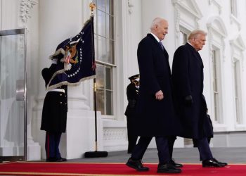 Trump firmó otra orden ejecutiva para evitar que se cierre, como estaba previsto, Tik Tok. La nueva orden le dice al fiscal general que se aplace el cierre, buscando negociar nuevos términos de esta plataforma que cuenta con la participación de 170 millones de estadounidenses