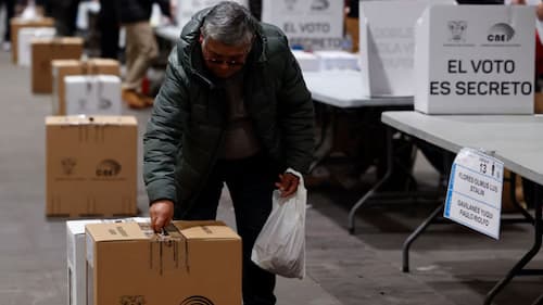 Revivir Ecuador: el programa estratégico de la Revolución Ciudadana 2 Es la única que se beneficia de un genuino reconocimiento popular, la única que proviene de una propuesta política orgánica que cuenta con una adhesión inicial de 30% del electorado, conocido por el pueblo como "el voto duro de Correa"