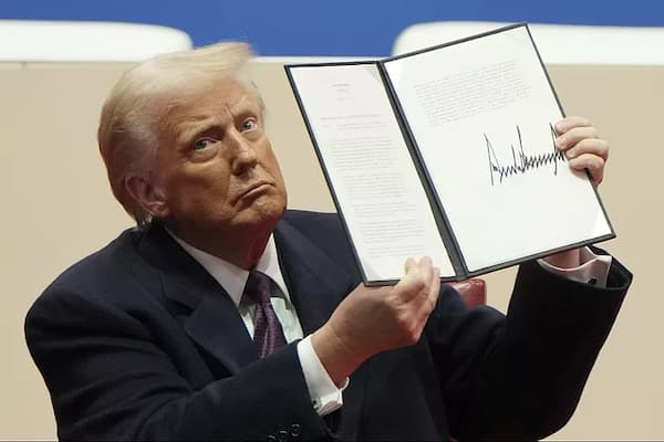Trump ya recibió el primer revés 2 Trump consagró como política oficial el reconocimiento de solo dos géneros: femenino y masculino. Se prohibirá a los transexuales competir en deportes femeninos, los procedimientos de reasignación de sexo y los programas para promover la ideología de género con financiamiento federal