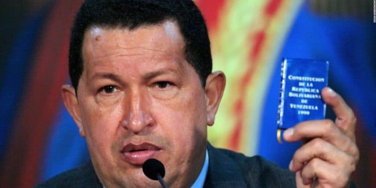 El Comandante Hugo Chávez y la Reforma Constitucional de 2007 (III Parte) 1 Hoy más posible que nunca antes jamás en la historia venezolana y …de América, y en la historia del mundo. Ahora si es posible el socialismo, … cambiar el rumbo de la historia. El capitalismo se debilita, el imperialismo se debilita, hagámoslo