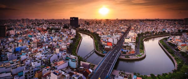 Según el “ranking” de la Organización de las Naciones Unidas, el índice de felicidad de Vietnam en 2024 aumentó 11 niveles, ubicándose en el puesto 54/143