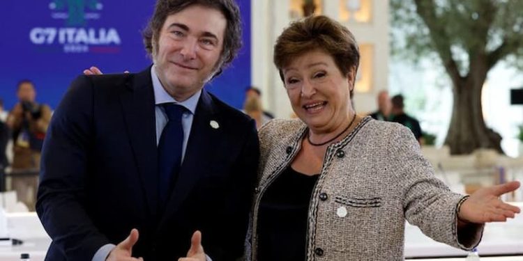 Confundir y “balcanizar” territorios y cerebros, destruyendo su identidad colectiva es el objetivo al que apunta un sistema capitalista en crisis estructural, que necesita reconvertir en sentido bélico las economías y las conciencias, porque teme la fuerza organizada del poder popular