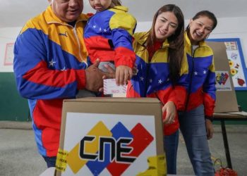 Diosdado Cabello ejerció su derecho al voto en Monagas y destacó la paz electoral en Venezuela