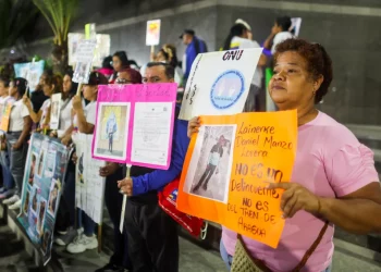 Familiares de venezolanos secuestrados en El Salvador inician vigilia frente a sede de la ONU en Caracas 4 Familiares de venezolanos secuestrados en El Salvador inician vigilia frente a sede de la ONU en Caracas