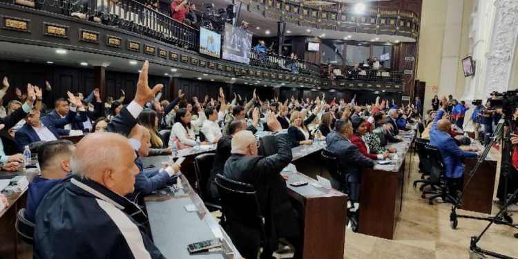 Resistimos, desde la paz, en tiempos de asedio