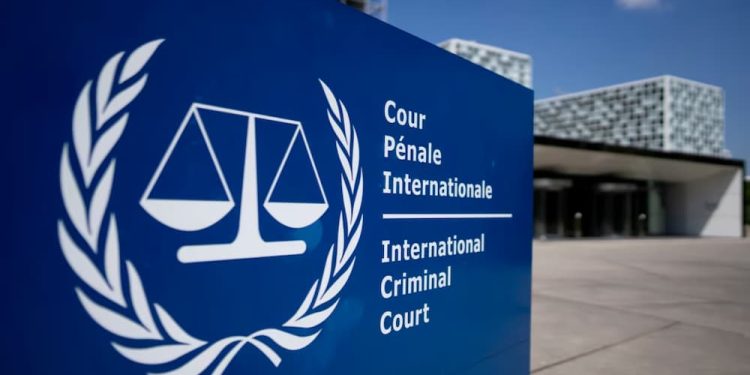 Corte Penal Internacional, ¿a quién sirve? 1 Después de promover la creación de la CPI e incluso sumarse al Estatuto de Roma, EE.UU. decidió no formar parte de la misma, ya que consideraron que sus ciudadanos no deberían ser juzgados por tribunales fuera de su territorio