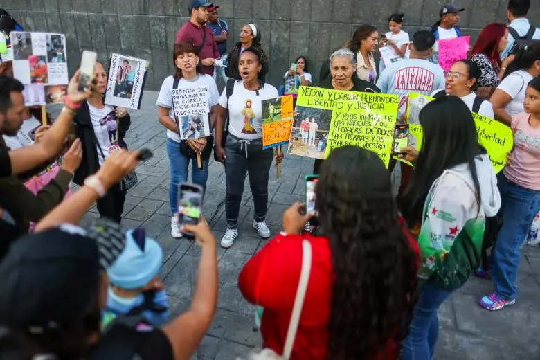 vigilia venezuela por secuestros el salvador.jpg
