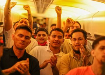 “Ni Trump ni Bukele pudieron con Maduro”: 252 venezolanos regresan a su Patria 6 “Ni Trump ni Bukele pudieron con Maduro”: 252 venezolanos regresan a su Patria