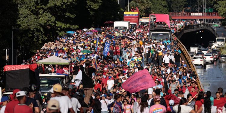 "Un regalo para Chávez": Pueblo venezolano celebra natalicio del Comandante y victoria electoral de la Revolución 1 IMG 20250728 193345 951