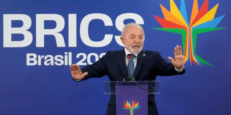 Después de la cumbre en Brasil, los BRICS a medio camino 1 Los once miembros plenos de este grupo representan casi el 40% de la economía mundial y casi el 49% de la población mundial. Además, son responsables del 26% de las exportaciones mundiales y del 22% de las importaciones