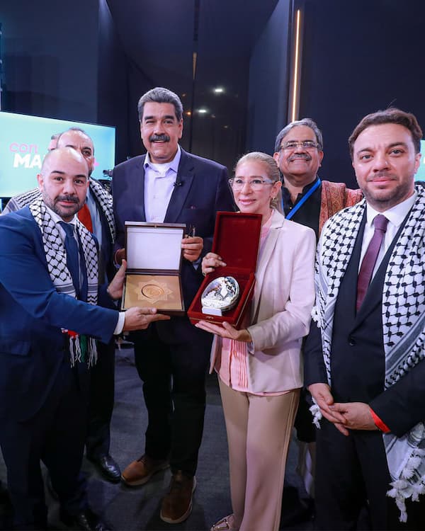 Maduro anunció además la promoción del desarrollo de una Inteligencia Artificial (IA) propia y soberana, basada en la historia y el "ser" venezolano, gracias a una alianza tecnológica con la República Popular China. Aseguró que esta iniciativa buscará también representar a los pueblos del Sur Global