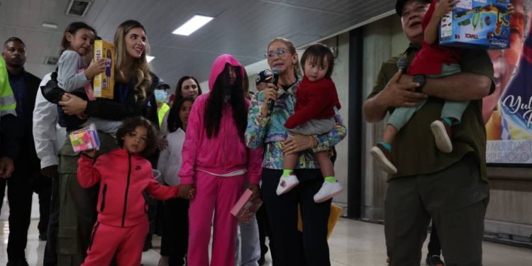 Niños y niñas venezolanos regresan a su Patria gracias a las políticas del presidente Nicolás Maduro 1 Niños y niñas venezolanos regresan a su Patria gracias a las políticas del presidente Nicolás Maduro